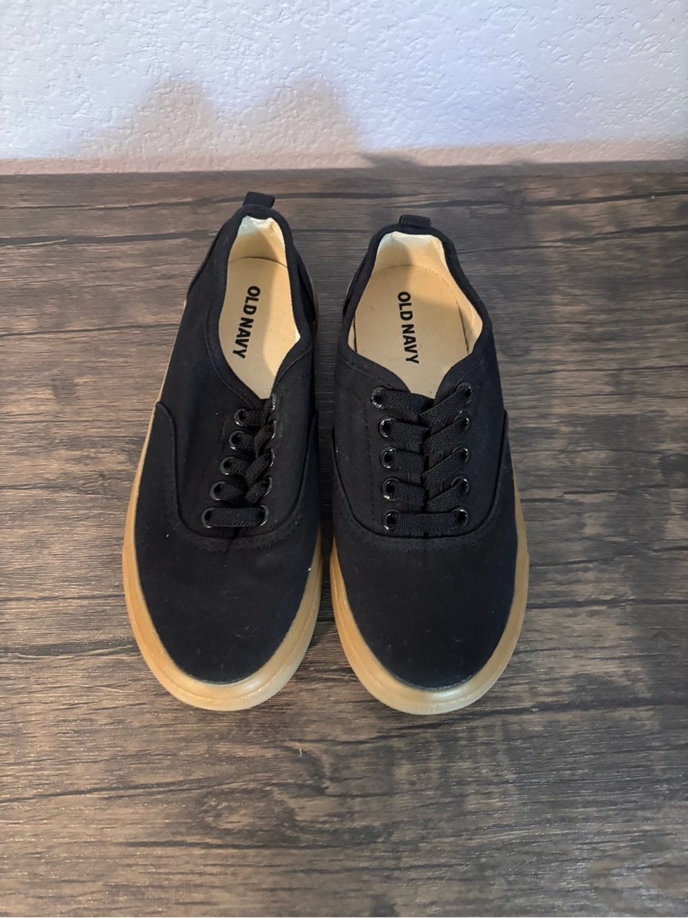 New Old Navy toddler shoes size 13
